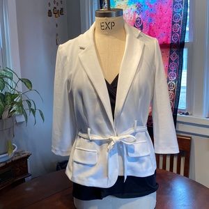 NYCC 3/4 sleeve white jacket. Size M